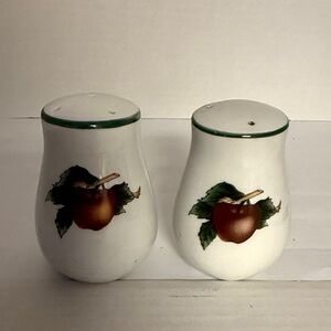 Vintage Cades Cove Apple & Cherries Collection Salt and Pepper Shakers